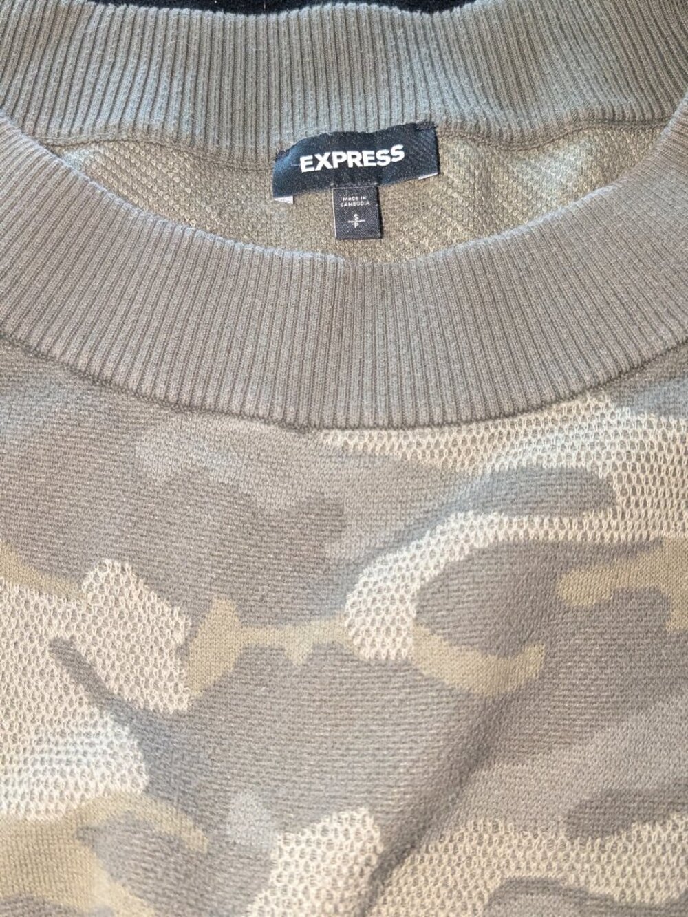 EXPRESS camofaluge camo sweatshirt - Small